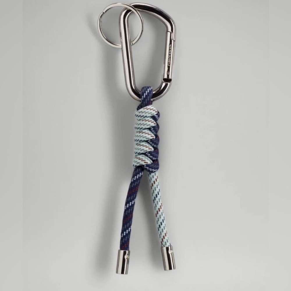 Lululemon You Hold The Keychain 2.0,  Blue Linen/Symphony Blue/Silver Reflective